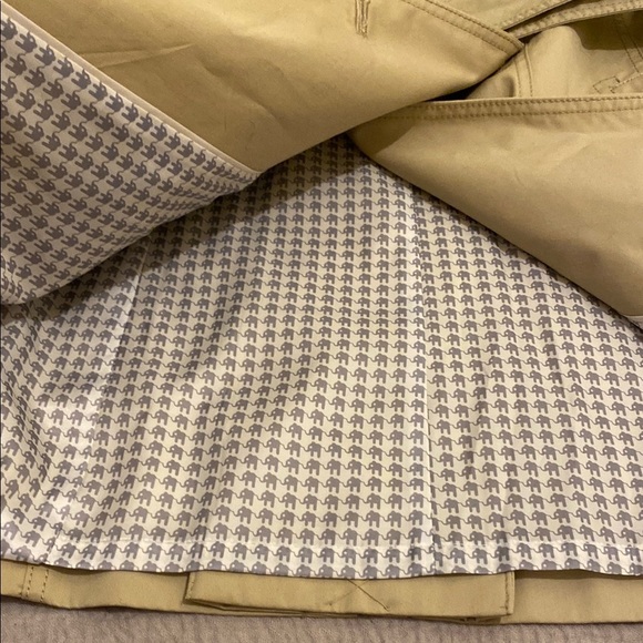 Banana Republic Classic Tan Trench Coat. Size XS Petite. New . MRSP $228 - Picture 8 of 8